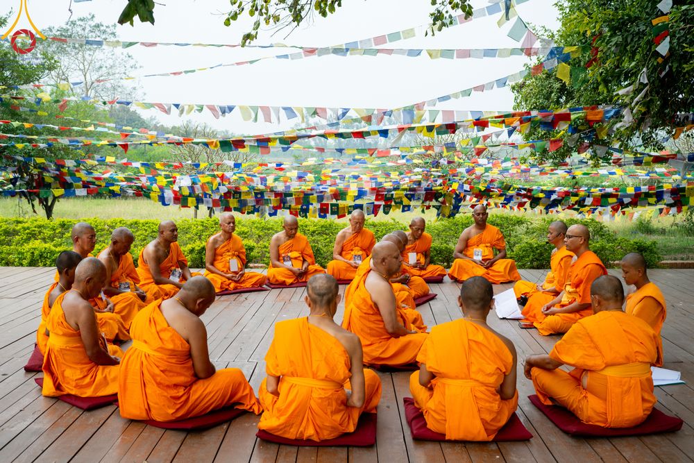 ภาพ No.314644:วันที่ 20 มีนาคม พ.ศ. 2569 พระอาจารย์ แนะนำการปฏิบัติธรรมให้แก่สามเณร  โครงการบรรพชาสามเณร 500 รูป เนปาล ณ วิหารมายาเทวี ประเทศเนปาล