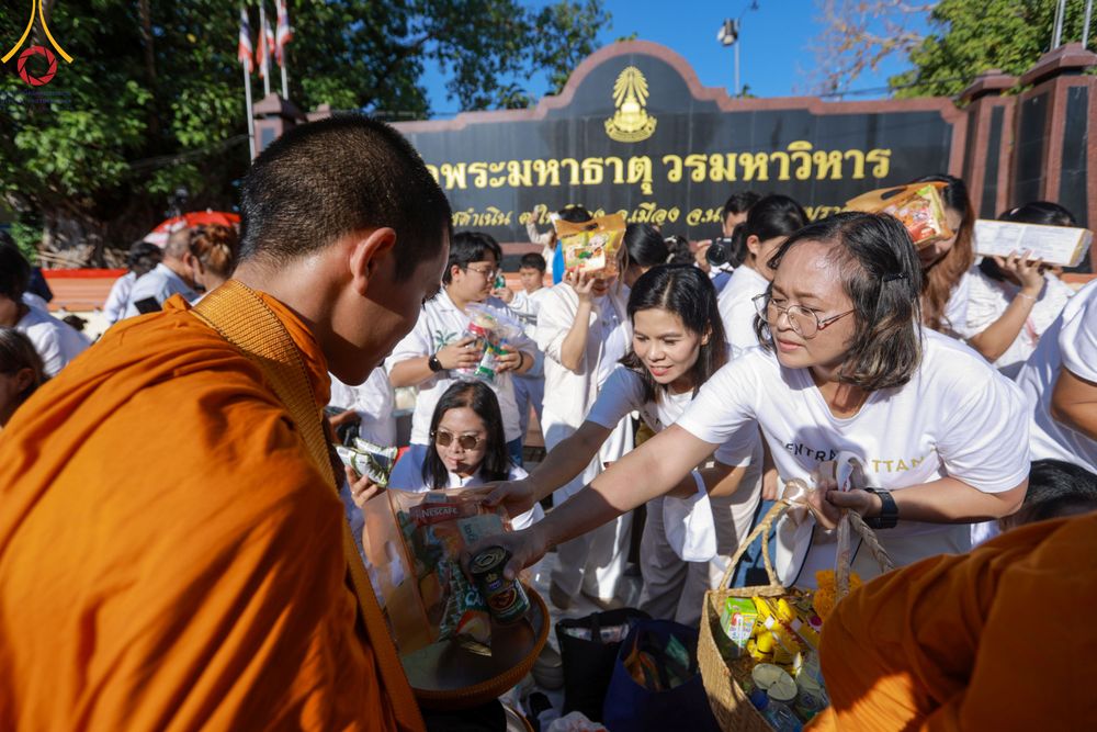 ภาพ No.311237:วันเสาร์ที่ 28 กุมภาพันธ์ พ.ศ. 2569 พิธีตักบาตรพระมหากุศล 11,250 รูป เฉลิมฉลอง 1,250 ปีศรีธรรมราชเจดีย์ สู่มรดกโลก ณ ถนนราชดำเนิน บริเวณหน้าวัดพระมหาธาตุวรมหาวิหาร อ.เมือง จ.นครศรีธรรมราช