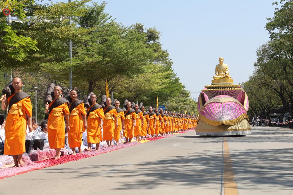 ภาพ No.304570:วันที่ 25 มกราคม พ.ศ. 2569 พิธีต้อนรับพระธรรมยาตรา (ภาพชุดที่ 2) รร.สามัคคีราษฏร์บำรุง-วัดพระธรรมกาย ในโครงการธรรมยาตรา กตัญญูบูชา มหาปูชนียาจารย์ พระมงคลเทพมุนี(สด จนฺทสโร) พระผู้ปราบมาร อนุสรณ์สถาน 7 แห่ง ปีที่ 14
