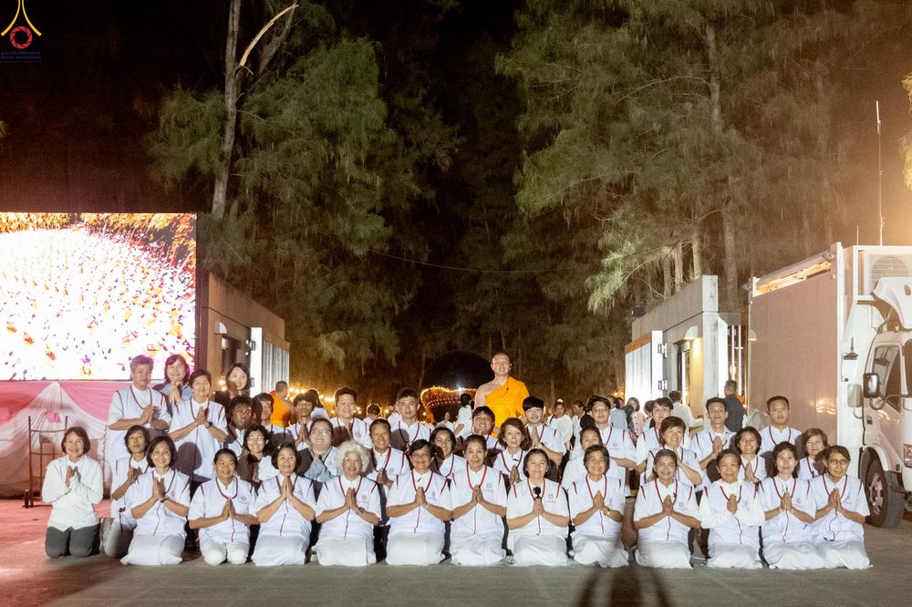 ภาพ No.301579:ภาพเบื้องหลังอาสาสมัครรวมใจ ชุดที่ 4 ในโครงการธรรมยาตรา กตัญญูบูชา มหาปูชนียาจารย์ พระมงคลเทพมุนี(สด จนฺทสโร) พระผู้ปราบมาร อนุสรณ์สถาน 7 แห่ง ปีที่ 14