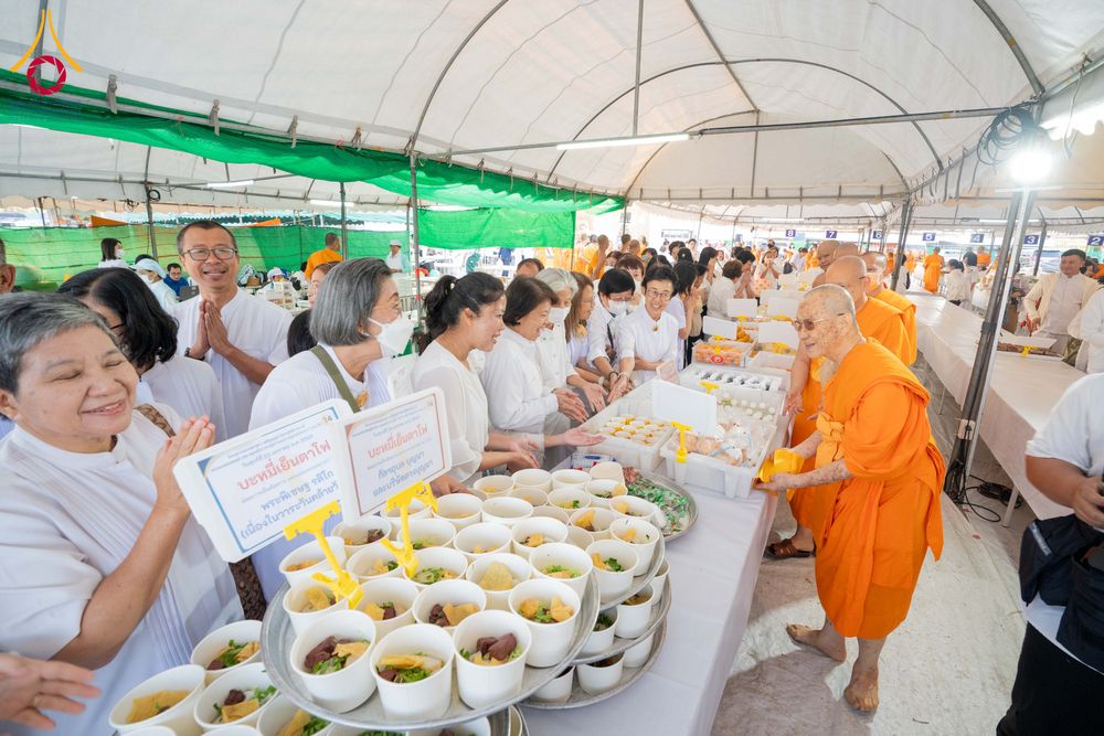 ภาพ No.301092:วันที่ 23 มกราคม พ.ศ. 2569 พิธีถวายภัตตาหารเป็นสังฆทาน แด่พระธรรมยาตรา ณ อนุสรณ์สถานบางปลา วัดบางปลา อำเภอบางเลน จังหวัดนครปฐม ในโครงการธรรมยาตรา กตัญญูบูชา มหาปูชนียาจารย์ พระมงคลเทพมุนี(สด จนฺทสโร) พระผู้ปราบมาร อนุสรณ์สถาน 7 แห่ง ปีที่ 14