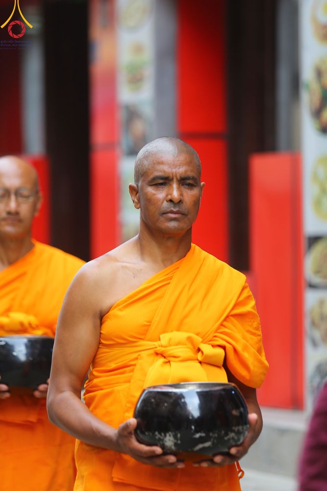 ภาพ No.317273:วันอังคารที่ 31 มีนาคม พ.ศ.2569 จาริกบิณฑบาตแห่งศรัทธา จากวัดอเชศวรสู่สี่แยกปาตันและวัดศรี ประเทศเนปาล