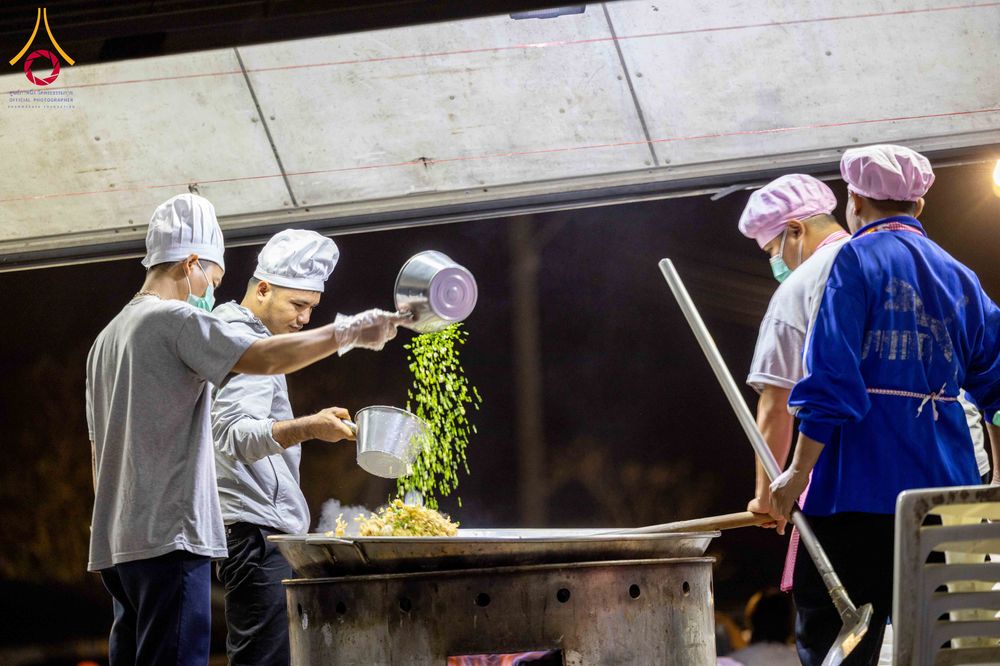 ภาพ No.300936:วันที่ 23 มกราคม พ.ศ. 2569 พิธีถวายภัตตาหารเป็นสังฆทาน แด่พระธรรมยาตรา ณ อนุสรณ์สถานบางปลา วัดบางปลา อำเภอบางเลน จังหวัดนครปฐม ในโครงการธรรมยาตรา กตัญญูบูชา มหาปูชนียาจารย์ พระมงคลเทพมุนี(สด จนฺทสโร) พระผู้ปราบมาร อนุสรณ์สถาน 7 แห่ง ปีที่ 14