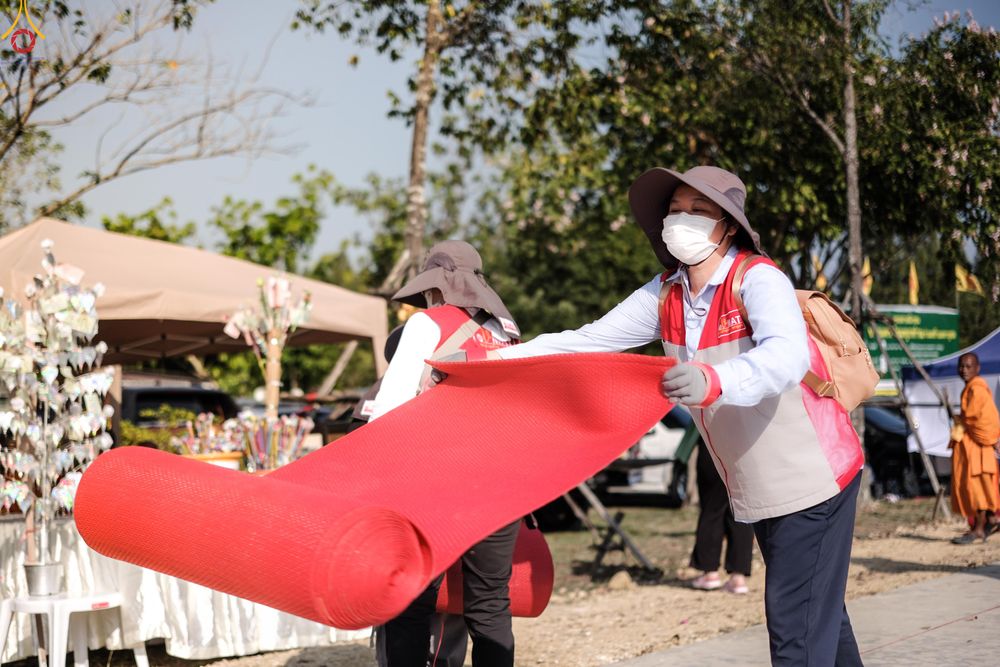 ภาพ No.301385:ภาพเบื้องหลังอาสาสมัครรวมใจ ชุดที่ 4 ในโครงการธรรมยาตรา กตัญญูบูชา มหาปูชนียาจารย์ พระมงคลเทพมุนี(สด จนฺทสโร) พระผู้ปราบมาร อนุสรณ์สถาน 7 แห่ง ปีที่ 14