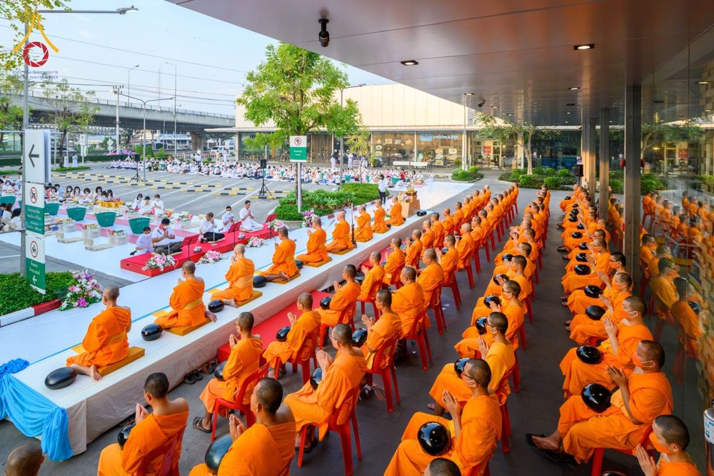 ภาพ No.76040:งานทำบุญตักบาตรเชอรี่มอลล์ อ.คลองหลวง จ.ปทุมธานี วันที่ 14 กุมภาพันธ์ พ.ศ. 2566