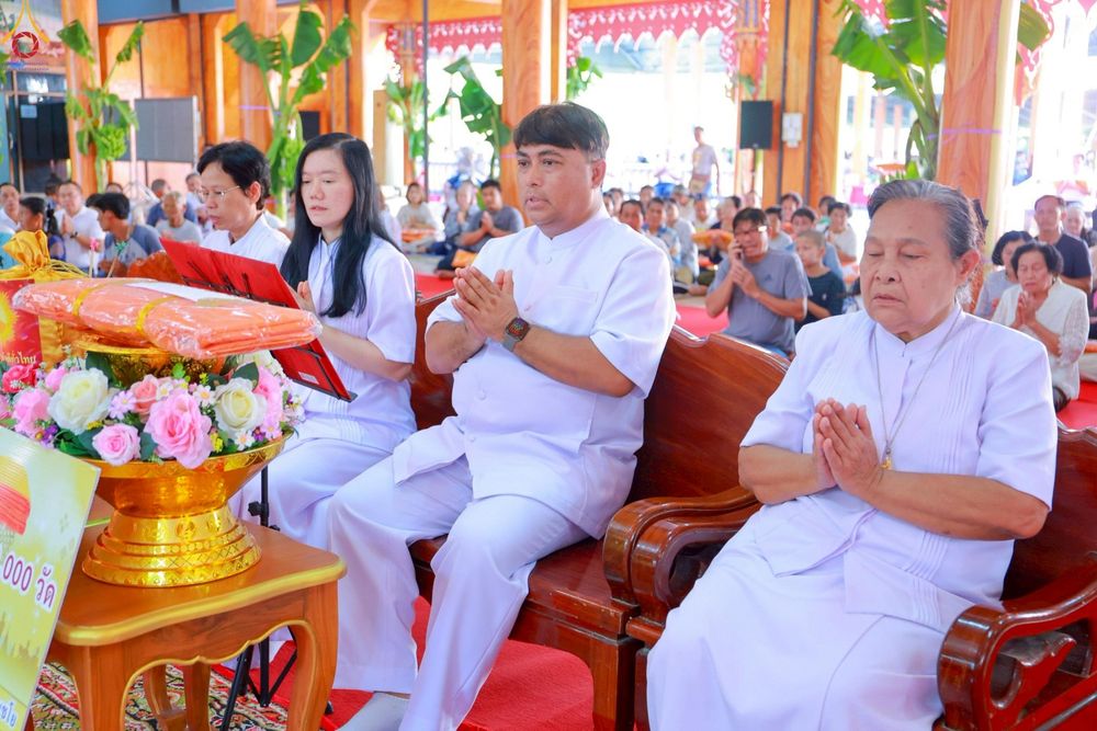 ภาพ No.269007:วันที่ 26 ตุลาคม พ.ศ. 2568 พิธีทอดกฐินสามัคคีทั่วไทย ณ วัดสร้างบุญ อ.วิหารแดง จ.สระบุรี โดยคณะศิษยานุศิษย์ บูชาธรรม 81 ปี หลวงพ่อธัมมชโย