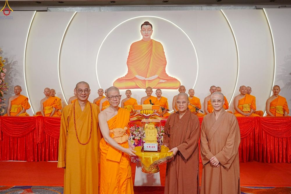 ภาพ No.271411:วันอาทิตย์ที่ 26 ตุลาคม พ.ศ. 2568 พิธีกล่าวสุนทรพจน์รวมสงฆ์ 3 นิกาย  ในวาระครบรอบ 30 ปีวัดพระธรรมกายไทเป