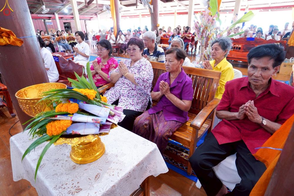 ภาพ No.253157:วันที่ 12 ตุลาคม พ.ศ. 2568 พิธีทอดกฐินสามัคคีทั่วไทย 30,000 วัด โดยคณะศิษยานุศิษย์ บูชาธรรม 81 ปี หลวงพ่อธัมมชโย ณ วัดโพธิ์  ต.โรงช้าง อ.มหาราช  จ.พระนครศรีอยุธยา