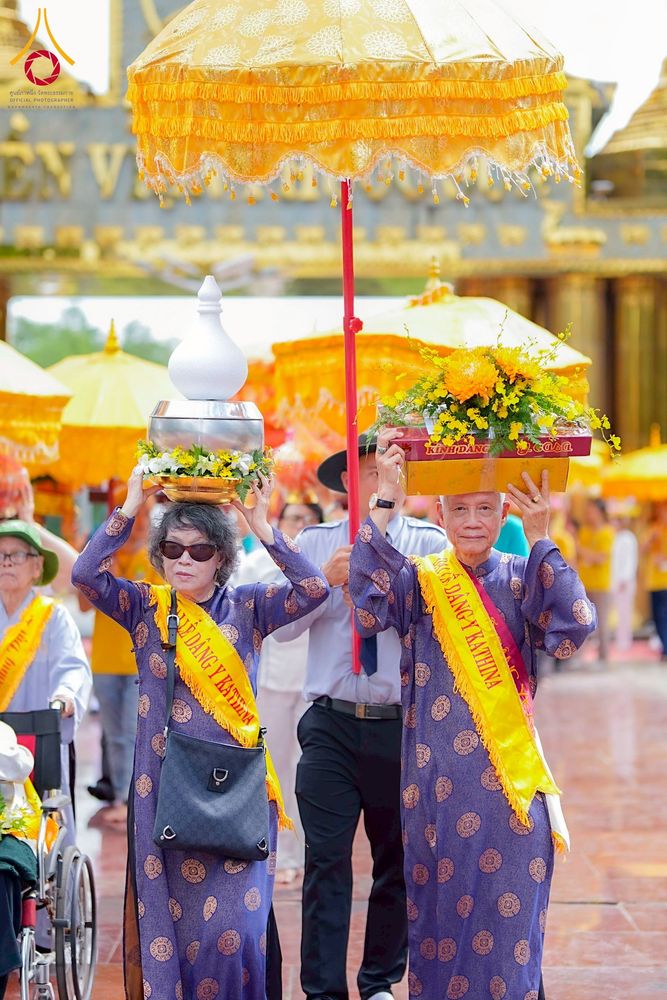 ภาพ No.274076:วันที่ 23 พฤศจิกายน พ.ศ. 2568 ประธานมูลนิธิธรรมกาย ถวายปัจจัยสมทบกฐินแด่ วัดเทียนเวียนเฟื้อกเซิน ศูนย์วิปัสสนาที่มีชื่อเสียง มากกว่า 50 ปีในเวียดนาม