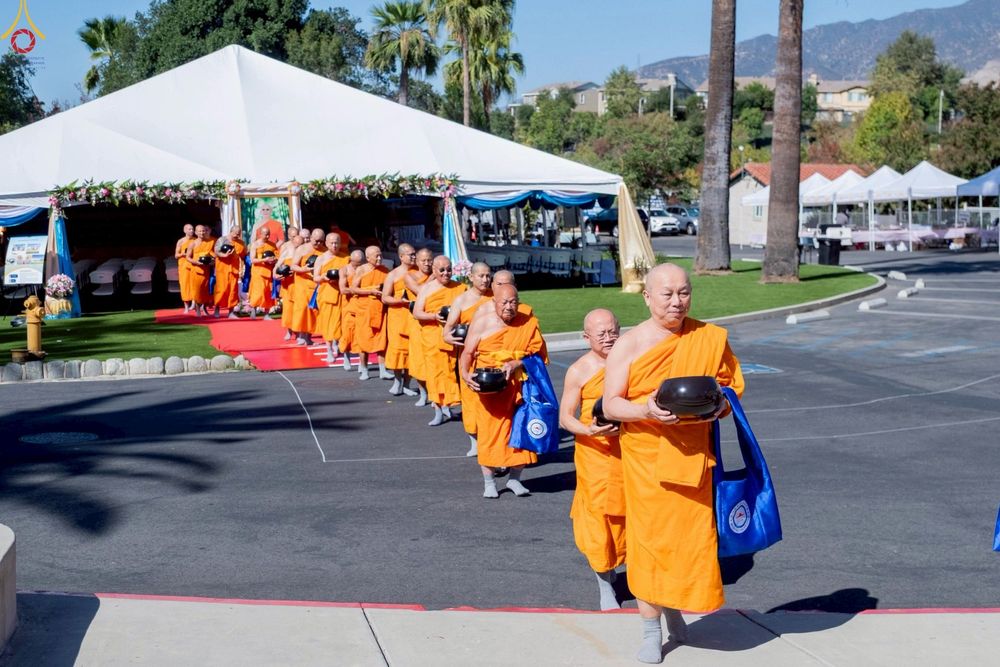 ภาพ No.259276:วันอาทิตย์ที่ 12 ตุลาคม พ.ศ. 2568 พิธีทอดกฐินบรมจักรพรรดิ สร้างอุโบสถ 82 ปี บูชาธรรมหลวงพ่อธัมมชโย ณ วัดพระธรรมกายแคลิฟอร์เนีย ประเทศสหรัฐอเมริกา 