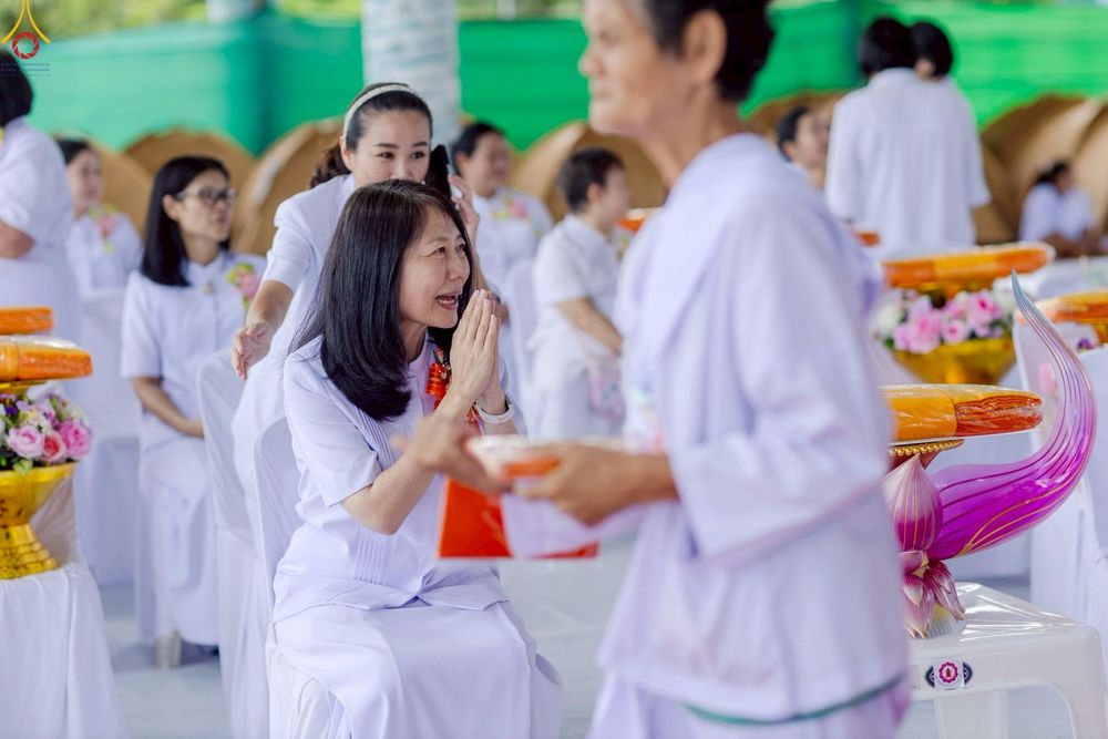 ภาพ No.249349:วันที่ 28 กันยายน พ.ศ. 2568 พิธีทอดผ้าป่าแผ่นบันมงคลมหาเศรษฐี อาคาร 80 ปี หลวงพ่อธัมมชโย ณ ศูนย์ปฏิบัติธรรมวิหารแดง ต.เจริญธรรม อ.วิหารแดง จ.สระบุรี