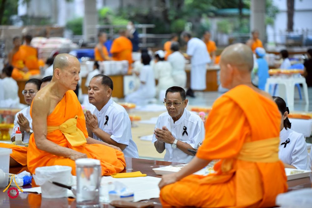 ภาพ No.267525:วันที่ 7 พฤศจิกายน พ.ศ. 2568 พสกนิกรอำเภอคลองหลวง รวมใจบำเพ็ญกุศลปัณรสมวาร (15 วัน) อุทิศถวายเป็นพระราชกุศลแด่ “สมเด็จพระพันปีหลวง” ณ วัดพระธรรมกาย