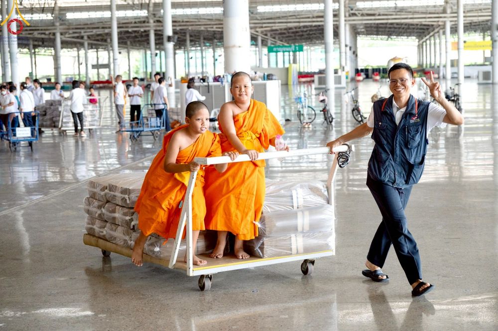 ภาพ No.218586:วันพฤหัสบดีที่ 17 เมษายน พ.ศ. 2568 การเตรียมงานในลานธรรม , สภาธรรมกายสากล , วิหารคด  เพื่องานวันคุ้มครองโลก 22 เมษายน พ.ศ. 2568