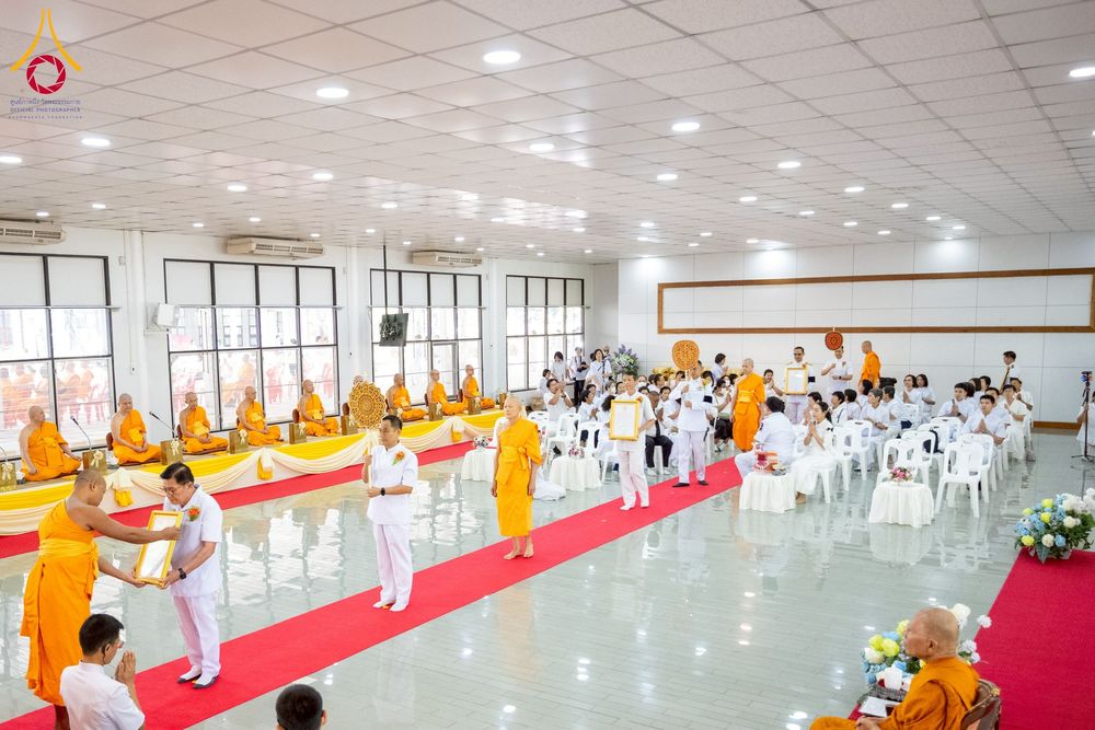 ภาพ No.276653:วันเสาร์ที่ 6 ธันวาคม พ.ศ. 2568 พิธีมุทิตาสักการะ เนื่องในโอกาสที่พระเดชพระคุณพระพรหมดิลก เจ้าอาวาสวัดสามพระยา วรวิหาร เมตตาเป็นประธานในพิธีตั้งฐานานุกรมใน พระราชวิเทศวชิรเวที (บัณฑิต วรปญฺโญ) ผู้ช่วยเจ้าอาวาสวัดพระธรรมกาย (ไวโรจน์ วิโรจโน) ผู้ช่วยเจ้าอา