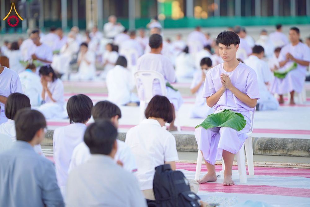 ภาพ No.274714:วันอาทิตย์ที่ 30 พฤศจิกายน พ.ศ. 2568 พิธีปลงผม โครงการอุปสมบทบูชาธรรมมหาปูชนียาจารย์ ปี 2568 ณ ลานธรรมพระมหาธรรมกายเจดีย์ ฝั่งทิศตะวันตก ระหว่างวิหารคดหมายเลข 8 และ 9 วัดพระธรรมกาย