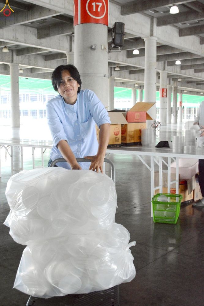 ภาพ No.246658:วันที่ 12 กันยายน พ.ศ. 2568 การเก็บงาน จัดเก็บไฟ LED ของเจ้าหน้าที่ทุกสถานะ ณ วิหารคด วัดพระธรรมกาย