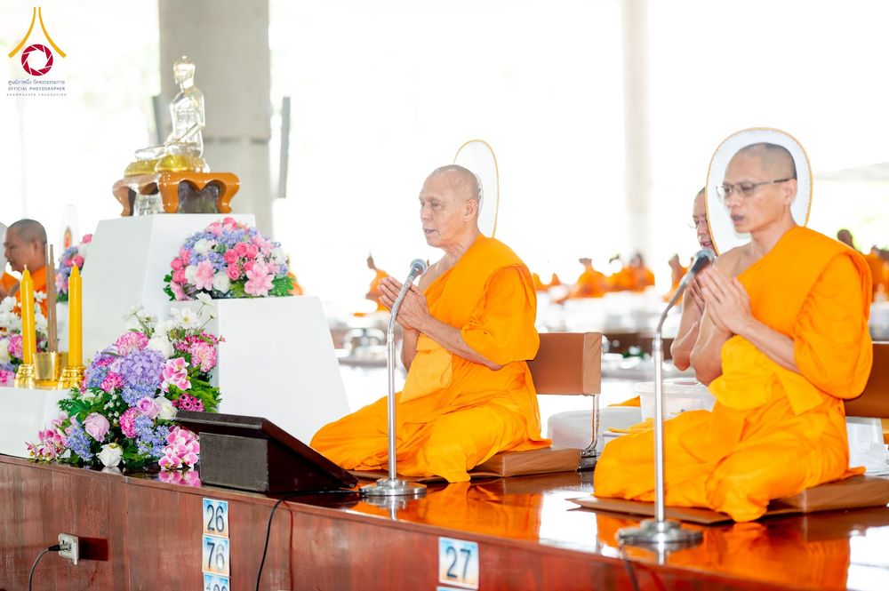 ภาพ No.245080:วันพุธที่ 10 กันยายน พ.ศ. 2568 พิธีถวายภัตตาหารเมนูสวรรค์ เนื่องในวันครบ 25 ปี วันละสังขารคุณยายอาจารย์มหารัตนอุบาสิกาจันทร์ ขนนกยูง ณ หอฉันคุณยายอาจารย์ฯ วัดพระธรรมกาย