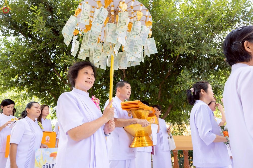 ภาพ No.259221:วันที่ 19 ตุลาคม พ.ศ. 2568 พิธีทอดกฐินสามัคคีทั่วไทย 30,000 วัด โดยคณะศิษยานุศิษย์ บูชาธรรม 81 ปี หลวงพ่อธัมมชโย ณ วัดบ้านพร้าวนอก ต.เชียงรากใหญ่ อ.สามโคก จ.ปทุมธานี