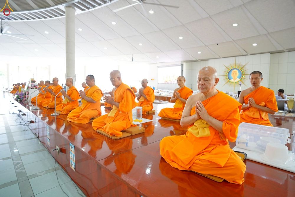 ภาพ No.246967:วันที่ 20 กันยายน พ.ศ. 2568 พิธีถวายเมนูสวรรค์เพื่อการบรรลุธรรม ณ หอฉันคุณยายอาจารย์ฯ วัดพระธรรมกาย