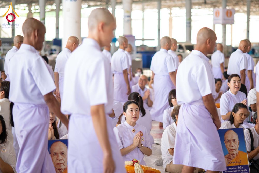 ภาพ No.321280:วันเสาร์ที่ 11 เมษายน พ.ศ.2569 พิธีขอขมาและมอบผ้าไตร โครงการอุปสมบทหมู่ บูชาธรรมหลวงพ่อธัมมชโย พ.ศ.2569 โครงการอุปสมบทหมู่ธรรมทายาท ระดับอุดมศึกษา รุ่น 53 (ภาคฤดูร้อน) ณ วัดพระธรรมกาย ปทุมธานี