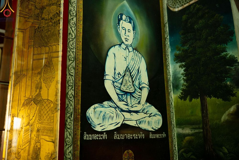 ภาพ No.201265:พระธรรมยาตราปฏิบัติธรรม และถ่ายภาพหมู่ประวัติศาสตร์ ณ อาคารธรรมยาตรา กตัญญูบูชามหาปูชนียาจารย์  ตรงข้ามวัดปากน้ำภาษีเจริญ จ.กรุงเทพมหานคร ในโครงการธรรมยาตรา กตัญญูบูชา มหาปูชนียาจารย์ พระมงคลเทพมุนี(สด จนฺทสโร) พระผู้ปราบมาร อนุสรณ์สถาน 7 แห่ง ปีที่ 13