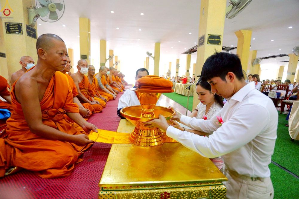 ภาพ No.253236:วันที่ 12 ตุลาคม พ.ศ. 2568 พิธีทอดกฐินสามัคคีทั่วไทย 30,000 วัด โดยคณะศิษยานุศิษย์ บูชาธรรม 81 ปี หลวงพ่อธัมมชโย ณ วัดพระยาสุเรนทร์ เขตคลองสามวา กรุงเทพมหานคร