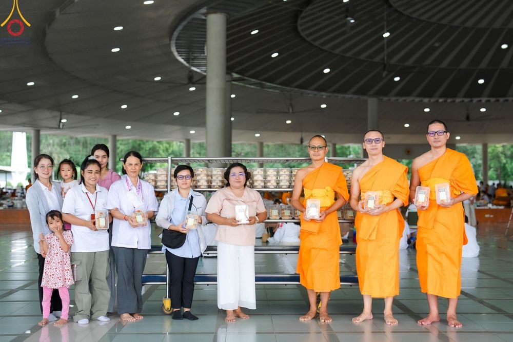 ภาพ No.152929:พิธีถวายภัตตาหารเมนูสวรรค์ ในพรรษาแห่งการเข้าถึงธรรม วันอังคารที่ 10 กันยายน พ.ศ. 2567 ครบรอบ 24 ปี วันละสังขาร คุณยายอาจารย์มหารัตนอุบาสิกาจันทร์ ขนนกยูง ณ หอฉันคุณยายอาจารย์ฯ วัดพระธรรมกาย