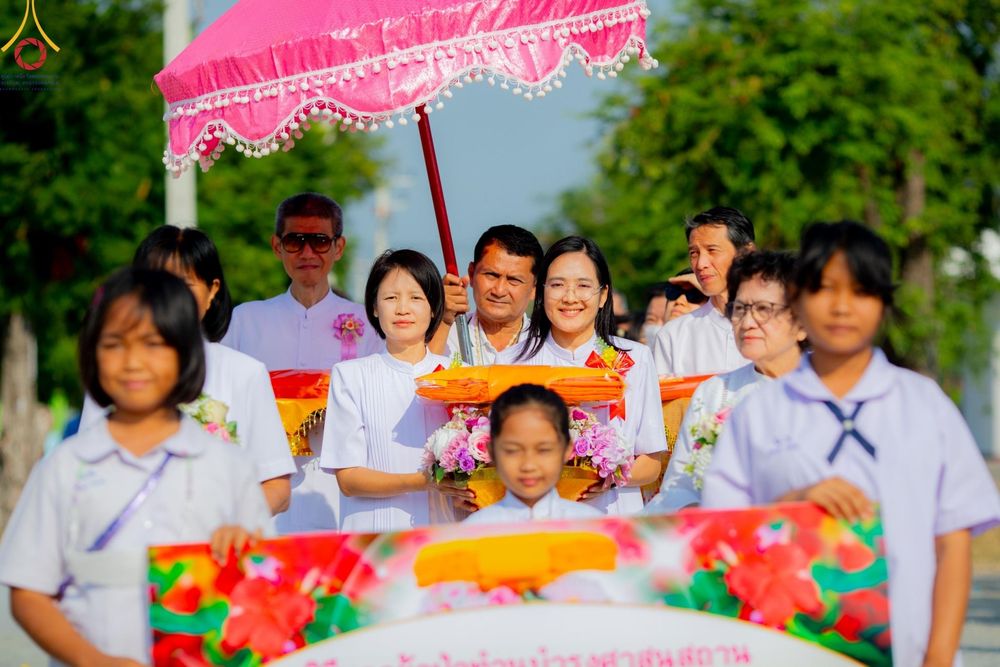 ภาพ No.189277:พิธีทอดผ้าป่าทำนุบำรุงศาสนสถาน ในโครงการธรรมยาตรา กตัญญูบูชา มหาปูชนียาจารย์ พระมงคลเทพมุนี(สด จนฺทสโร) พระผู้ปราบมาร อนุสรณ์สถาน 7 แห่ง ปีที่ 13 ณ วัดใหม่นพรัตน์  ต.เนินพระปรางค์ อ.สองพี่น้อง จ.สุพรรณบุรี วันที่ 5 มกราคม พ.ศ. 2568