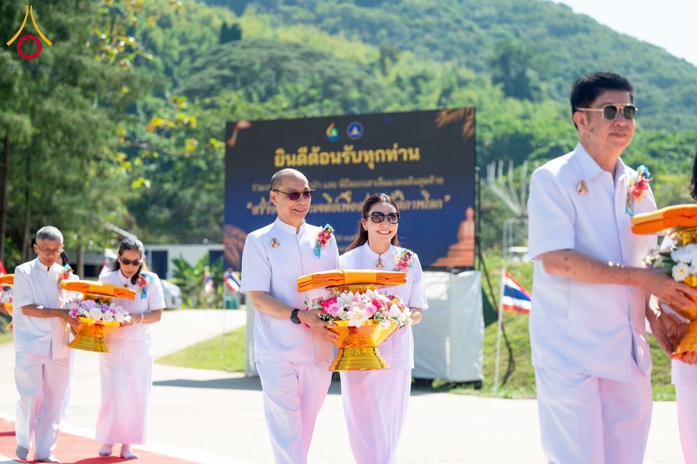 ภาพ No.274908:วันอาทิตย์ที่ 30 พฤศจิกายน พ.ศ. 2568 พิธีทอดผ้าป่า "สร้างองค์พระเจดีย์เพื่อสร้างสันติภาพโลก" ณ ศูนย์ปฏิบัติธรรมระยอง (บ้านช่องลม)