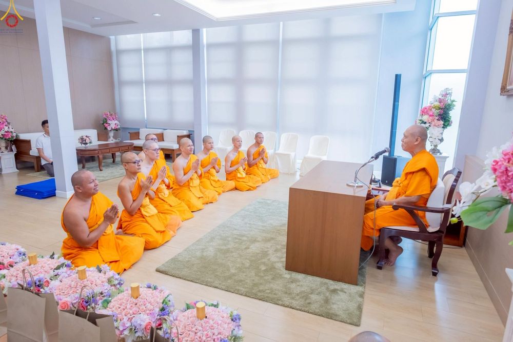 ภาพ No.246332:วันที่ 8 กันยายน พ.ศ. 2568 พระครูปลัดรัตนวีรวัฒน์ (รังสฤษดิ์ อิทฺธิจินฺตโก) เจ้าอาวาสวัดพระธรรมกาย เป็นประธานมอบพระบรมสารีริกธาตุ แก่ศูนย์ส่งเสริมศีลธรรมภายในประเทศ และวัดสาขาต่างประเทศ จำนวน 8 แห่ง