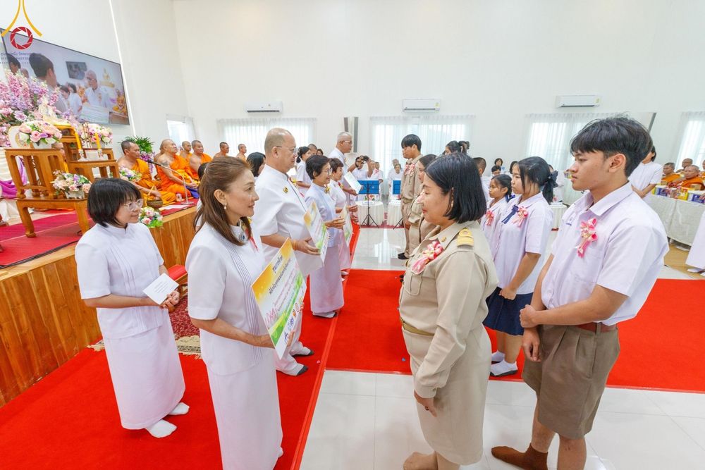 ภาพ No.190262:พิธีเจริญพระพุทธมนต์ ปฏิบัติธรรม มอบทุนการศึกษา ถวายสังฆทาน 141 วัด เพื่อถวายเป็นพุทธบูชา และขับเคลื่อนโครงการหมู่บ้านรักษาศีล 5 โดยคณะสงฆ์จังหวัดสุพรรณบุรี คณะศิษยานุศิษย์วัดพระธรรมกาย โครงการธรรมยาตรา ปีที่ 13 ณ ศูนย์ปฏิบัติธรรมพระมงคลเทพมุนี