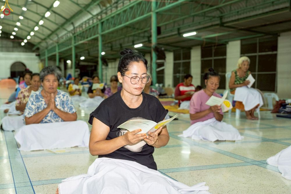 ภาพ No.235362:วันที่ 30-31 กรกฎาคม พ.ศ. 2568 วัดพระธรรมกาย มูลนิธิธรรมกาย ร่วมกับศูนย์ส่งเสริมศีลธรรมจังหวัดสุรินทร์ เปิดศูนย์พักพิงชั่วคราวเพื่อช่วยเหลือประชาชน ผู้อพยพจากเหตุปะทะกันตามแนวชายแดน ไทย-กัมพูชา ตั้งแต่วันที่ 24 กรกฎาคม พ.ศ.2568 เป็นต้นไป