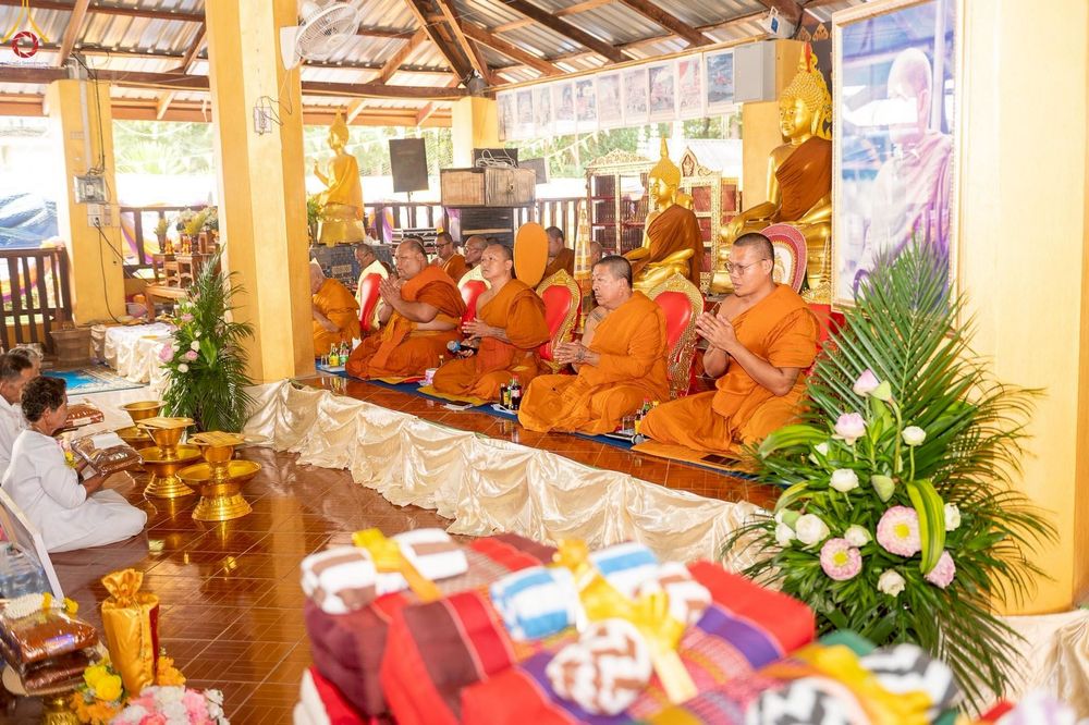 ภาพ No.268704:วันที่ 23 ตุลาคม พ.ศ. 2568 พิธีทอดกฐินสามัคคีทั่วไทย ณ วัดโพธิ์ศรีราษฎร์บำรุง อ.หนองวัวซอ จ.อุดรธานี โดยคณะศิษยานุศิษย์ บูชาธรรม 81 ปี หลวงพ่อธัมมชโย