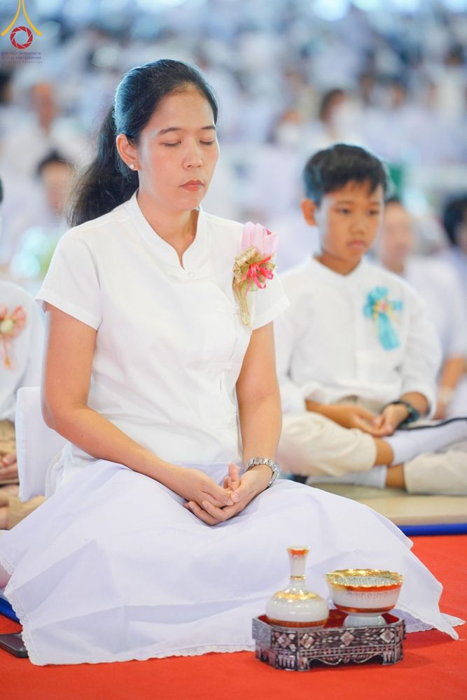 ภาพ No.150963:พิธีตักบาตร ในวันอาทิตย์ต้นเดือน วันที่ 1 กันยายน พ.ศ. 2567 ณ สภาธรรมกายสากล วัดพระธรรมกาย