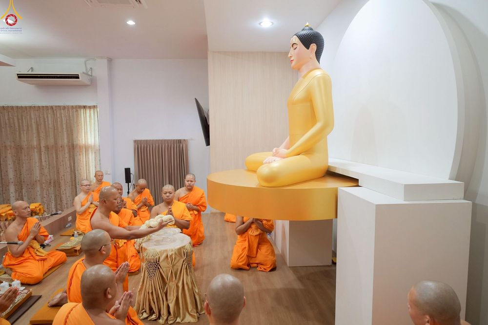 ภาพ No.270433:วันอาทิตย์ที่ 19 ตุลาคม พ.ศ. 2568 พิธีทอดกฐินสามัคคี , พิธีสมโภชพระประธาน อัญเชิญพระบรมสารีริกธาตุบรรจุ ในเกศและประดิษฐานจักรแก้ว ในแผ่นฌานองค์พระประธาน ณ ศูนย์ปฏิบัติธรรมเขาคิชฌกูฏ จ.จันทบุรี