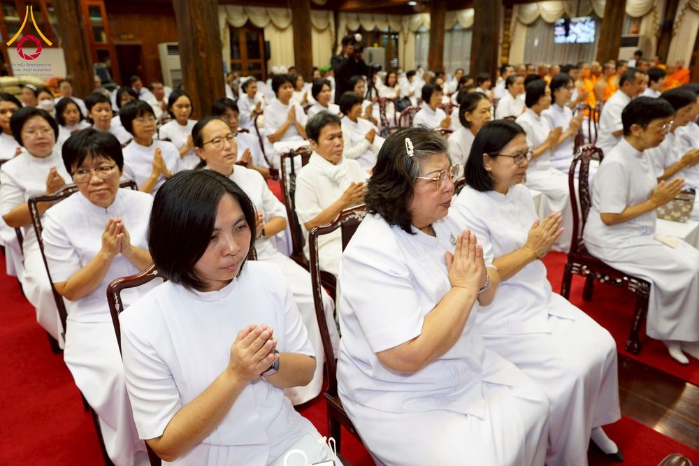 ภาพ No.270753:วันที่ 18 พฤศจิกายน พ.ศ. 2568 วัดพระธรรมกาย เป็นเจ้าภาพบำเพ็ญกุศล  คุณยายอาจารย์ ดร.ตรีธา เนียมขำ  อดีตนายกสมาคมศิษย์หลวงพ่อวัดปากน้ำ ณ ศาลาสตมานุสรณ์ (ศาลาเรือนไทย) วัดปากน้ำ  พระอารามหลวง เขตภาษีเจริญ กรุงเทพมหานคร