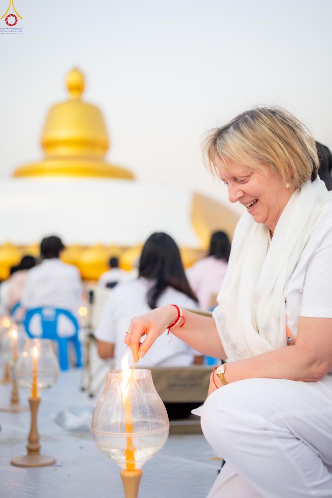 ภาพ No.302190:วันที่ 23 มกราคม พ.ศ. 2569 พิธีจุดประทีปธรรมถวายเป็นพุทธบูชา (ภาพชุดที่ 2) และบูชาธรรมมหาปูชนียาจารย์  ณ อนุสรณ์สถานลำดับที่ 5 สถานที่เผยแผ่วิชชาธรรมกายครั้งแรก อนุสรณ์สถานบางปลา วัดบางปลา อำเภอบางเลน จังหวัดนครปฐม ในโครงการธรรมยาตรา กตัญญูบูชา มหาปูชนีย