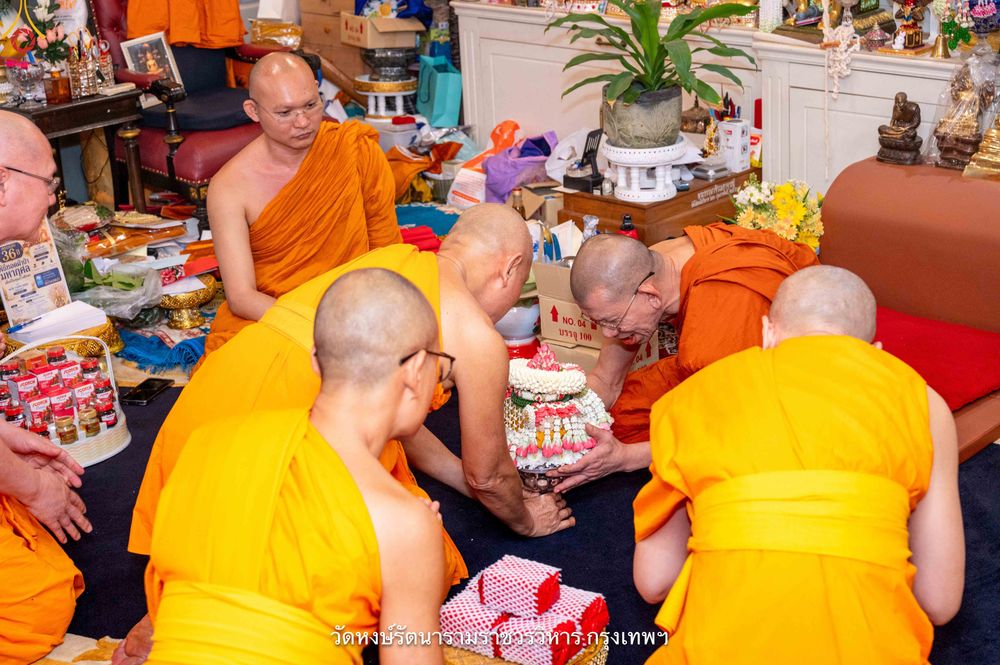 ภาพ No.342159:วันศุกร์ที่ 31 กรกฎาคม พ.ศ.2569 พระภิกษุวัดพระธรรมกาย ทำวัตรพระผู้ใหญ่เนื่องในวันเข้าพรรษา