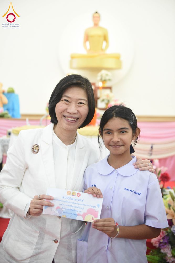 ภาพ No.282036:วันศุกร์ที่ 19 ธันวาคม พ.ศ. 2568 พิธีมอบโล่และใบประกาศเกียรติคุณ โครงการเจริญพระพุทธมนต์ธัมมจักกัปปวัตตนสูตร และวันรวมพลังเด็กดีV-Star ดาวแห่งความดี ผู้นำฟื้นฟูศีลธรรมโลกจังหวัดสระบุรี ณ ศูนย์ปฏิบัติธรรมสระบุรี