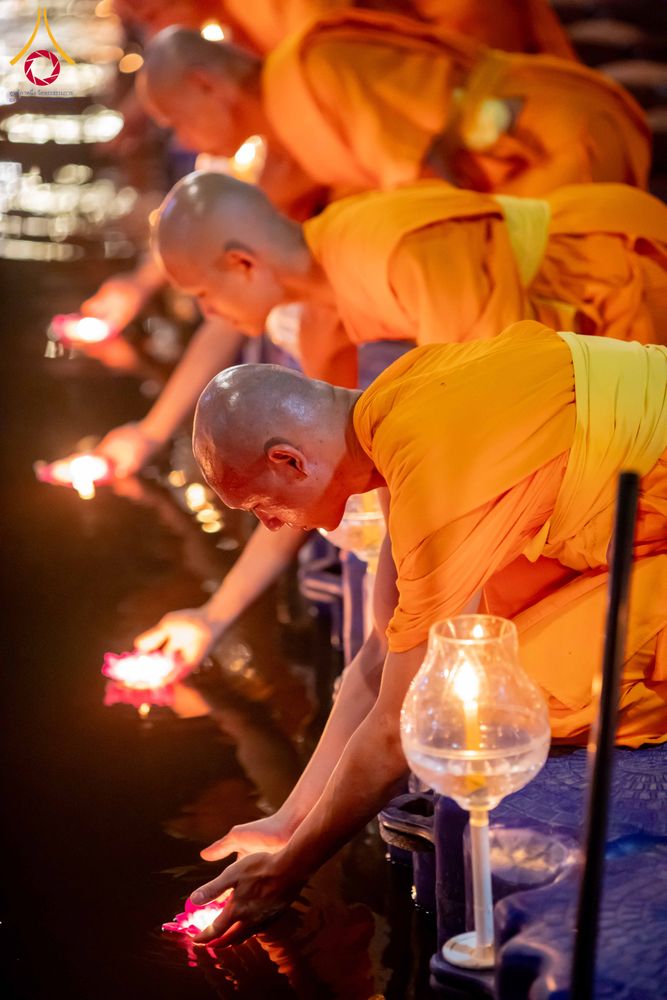 ภาพ No.297479:วันที่ 16 มกราคม พ.ศ. 2569 พิธีลอยประทีปธรรมถวายเป็นพุทธบูชา และบูชาธรรมมหาปูชนียาจารย์  ณ วัดโบสถ์บน ต.บางคูเวียง จ.นนทบุรี อนุสรณ์สถานลำดับที่ 4 สถานที่เกิดด้วยกายธรรม ในโครงการธรรมยาตรา กตัญญูบูชา มหาปูชนียาจารย์ พระมงคลเทพมุนี(สด จนฺทสโร) พระผู้ปราบม