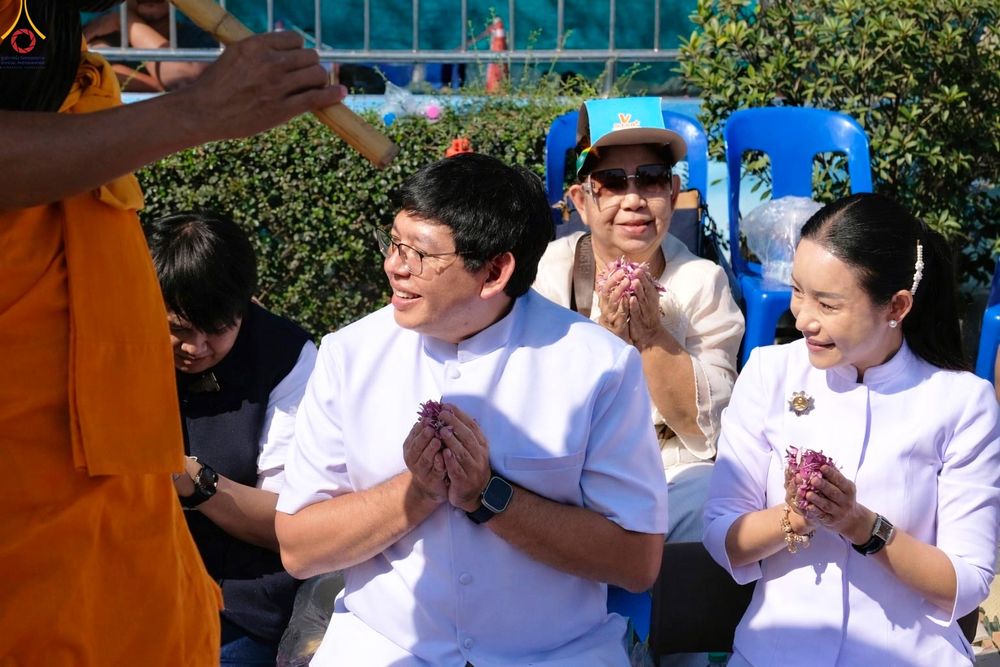 ภาพ No.304169:วันที่ 25 มกราคม พ.ศ. 2569 พิธีต้อนรับพระธรรมยาตรา  รร.สามัคคีราษฏร์บำรุง-วัดพระธรรมกาย ในโครงการธรรมยาตรา กตัญญูบูชา มหาปูชนียาจารย์ พระมงคลเทพมุนี(สด จนฺทสโร) พระผู้ปราบมาร อนุสรณ์สถาน 7 แห่ง ปีที่ 14