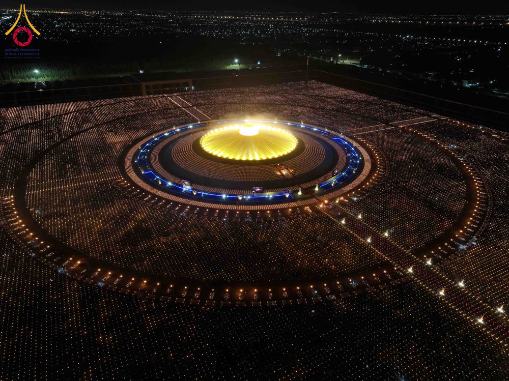 ภาพ No.312376:วันอังคารที่ 3 มีนาคม พ.ศ.2569 พิธีเวียนประทักษิณและจุดมาฆประทีป (ภาพชุดที่ 2) ณ ลานธรรมพระมหาธรรมกายเจดีย์ วัดพระธรรมกาย