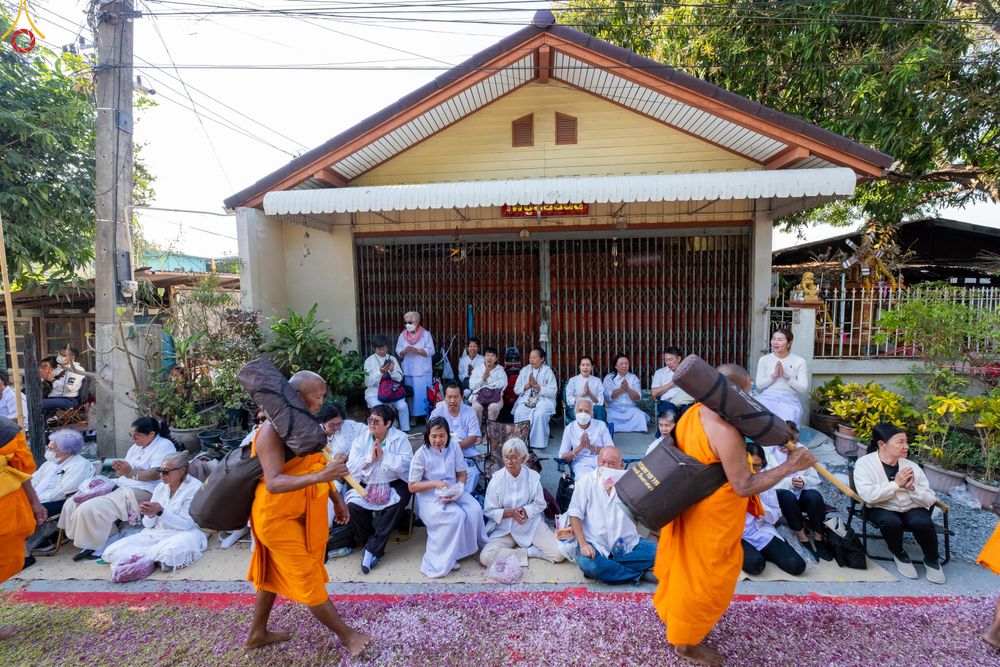 ภาพ No.292915:วันที่ 11 มกราคม พ.ศ. 2569 พิธีต้อนรับพระธรรมยาตรา ณ อนุสรณ์สถานลำดับที่ 3 สถานที่เกิดในเพศสมณะ วัดสองพี่น้อง อำเภอสองพี่น้อง จังหวัดสุพรรณบุรี ในโครงการธรรมยาตรา กตัญญูบูชา มหาปูชนียาจารย์ พระมงคลเทพมุนี(สด จนฺทสโร) พระผู้ปราบมาร อนุสรณ์สถาน 7 แห่ง ปีที