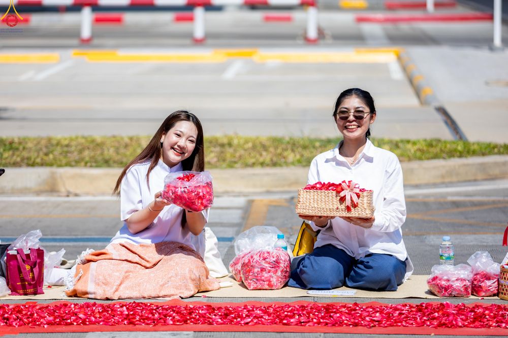 ภาพ No.304010:วันที่ 25 มกราคม พ.ศ. 2569 พิธีต้อนรับพระธรรมยาตรา  รร.สามัคคีราษฏร์บำรุง-วัดพระธรรมกาย ในโครงการธรรมยาตรา กตัญญูบูชา มหาปูชนียาจารย์ พระมงคลเทพมุนี(สด จนฺทสโร) พระผู้ปราบมาร อนุสรณ์สถาน 7 แห่ง ปีที่ 14