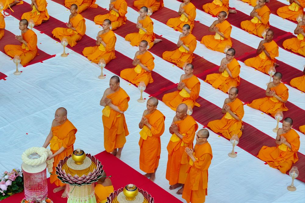 ภาพ No.289097:วันที่ 6 มกราคม พ.ศ. 2569 พิธีจุดประทีปถวายเป็นพุทธบูชา และบูชาธรรมมหาปูชนียาจารย์ ณ อนุสรณ์สถานมหาวิหารพระมงคลเทพมุนี (โลตัสแลนด์) อ.สองพี่น้อง จ.สุพรรณบุรี ในโครงการธรรมยาตรา กตัญญูบูชา มหาปูชนียาจารย์ พระมงคลเทพมุนี(สด จนฺทสโร) พระผู้ปราบมาร อนุสรณ์สถ