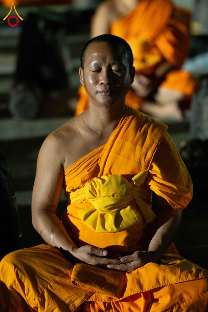 ภาพ No.297258:วันที่ 15 มกราคม พ.ศ.2569 พระธรรมยาตราปฏิบัติธรรมและถ่ายภาพหมู่ประวัติศาสตร์ อนุสรณ์สถานลำดับที่ 4 สถานที่เกิดด้วยกายธรรม  ณ วัดโบสถ์บน ต.บางคูเวียง จ.นนทบุรี ในโครงการธรรมยาตรา กตัญญูบูชา มหาปูชนียาจารย์ พระมงคลเทพมุนี(สด จนฺทสโร) พระผู้ปราบมาร อนุสรณ์ส