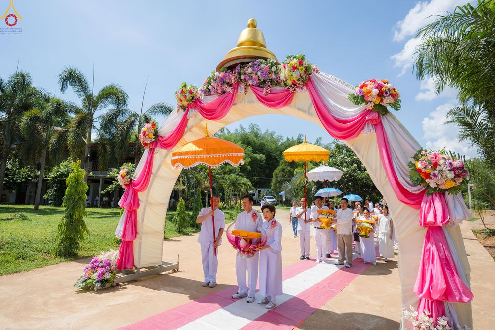 ภาพ No.331643:วันพุธที่ ๓ มิถุนายน พ.ศ.๒๕๖๙ พิธีทอดผ้าป่า ปฏิบัติธรรมกลั่นแผ่นดิน พิธีโปรยรัตนชาติ  และ พิธีตอกเสาเข็ม มงคลต้นแรก สถาปนา "องค์พระเจดีย์เพื่อสร้างสันติภาพโลก"  องค์แรก ครั้งแรกของลำปาง ประตูสู่ภาคเหนือ  ณ ศูนย์ปฏิบัติธรรมเถินเทิดธรรม อ.เถิน จ.ลำปาง