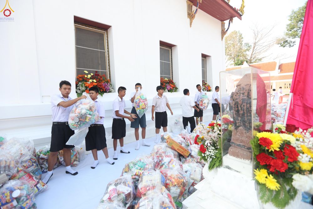 ภาพ No.297745:วันที่ 18 มกราคม พ.ศ. 2569 พิธีตักบาตรพระธรรมยาตรา ณ วัดโบสถ์บน ต.บางคูเวียง จ.นนทบุรี อนุสรณ์สถานลำดับที่ 4 สถานที่เกิดด้วยกายธรรม ในโครงการธรรมยาตรา กตัญญูบูชา มหาปูชนียาจารย์ พระมงคลเทพมุนี(สด จนฺทสโร) พระผู้ปราบมาร อนุสรณ์สถาน 7 แห่ง ปีที่ 14