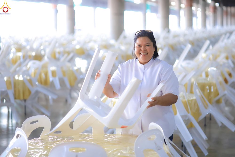 ภาพ No.322690:วันที่ 15-18 เมษายน พ.ศ.2569 การเเตรียมโต๊ะฉัน , เตรียมจุดพักค้าง , เรียงเก้าอี้ , เรียงกล่องไทยธรรม  เพื่องานถวายมหาสังฆทาน 40,000 กว่าวัดทั่วประเทศ วันคุ้มครองโลก 22 เมษายน พ.ศ.2569 วัดพระธรรมกาย