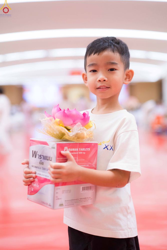 ภาพ No.343529:วันที่ 16 สิงหาคม พ.ศ.2569 พิธีถวายคิลานเภสัช และอุปกรณ์ทางการแพทย์ ณ ห้องแก้วสารพัดนึก2 วัดพระธรรมกาย